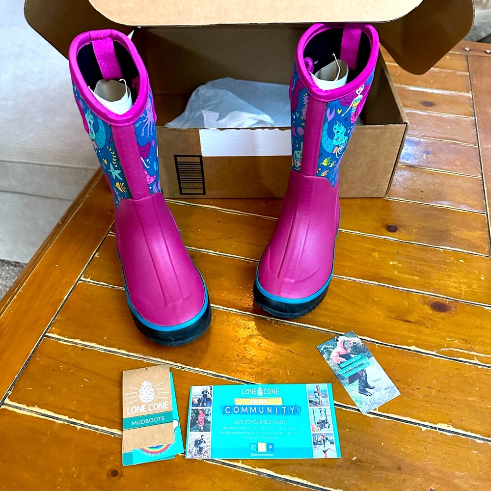 NEVER WORN LONECONE Rain or Snow Boots w/Easy-On Handles Size 1 (Mermaids)
